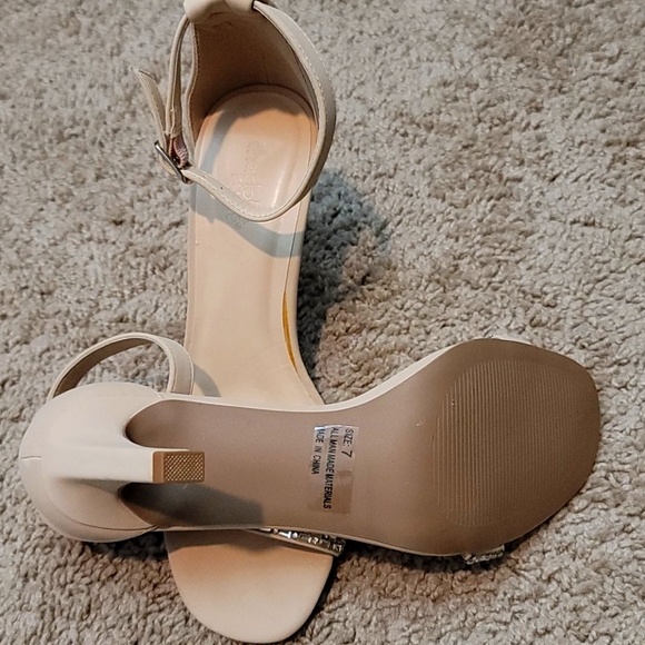 High heel - Picture 3 of 3